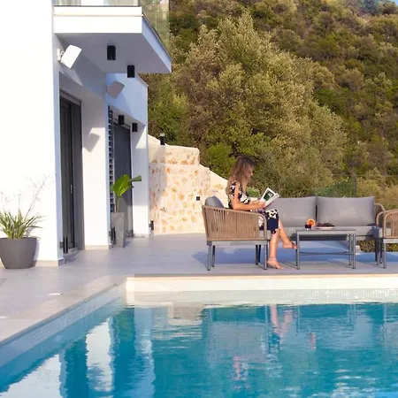 Roya Villa *